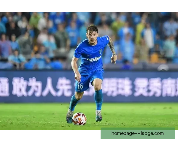 普茨林南通中场全力拼搏展现不屈精神与团队风采 普茨林南通中场全力拼搏展现不屈精神与团队风采